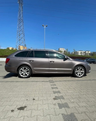 Skoda Superb cena 32000 przebieg: 314000, rok produkcji 2010 z Gdańsk małe 121